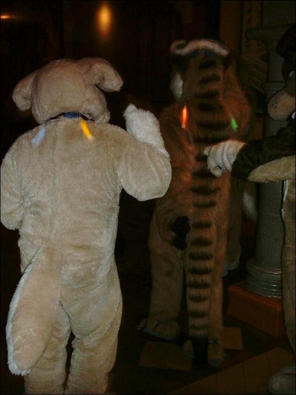 [GrumpfBear_Halloween2006_Tim_and_ricochet.jpg]