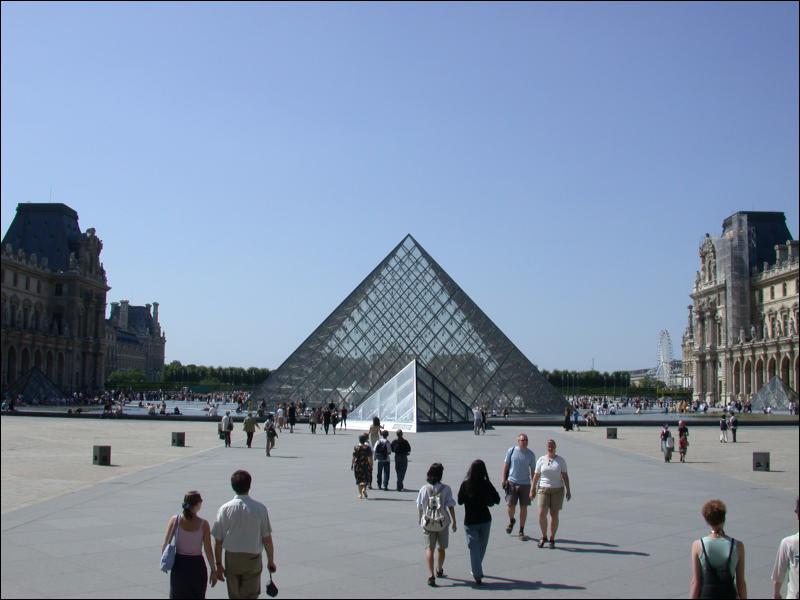 [Tim_Paris20010813_Louvre01.jpg]