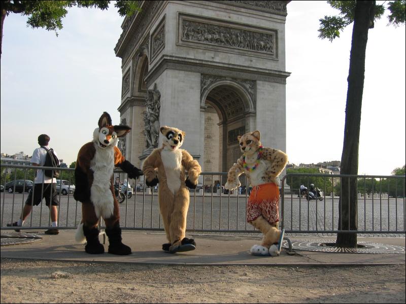 [TJWolf_20050727_ArcTriomphe_005.jpg]