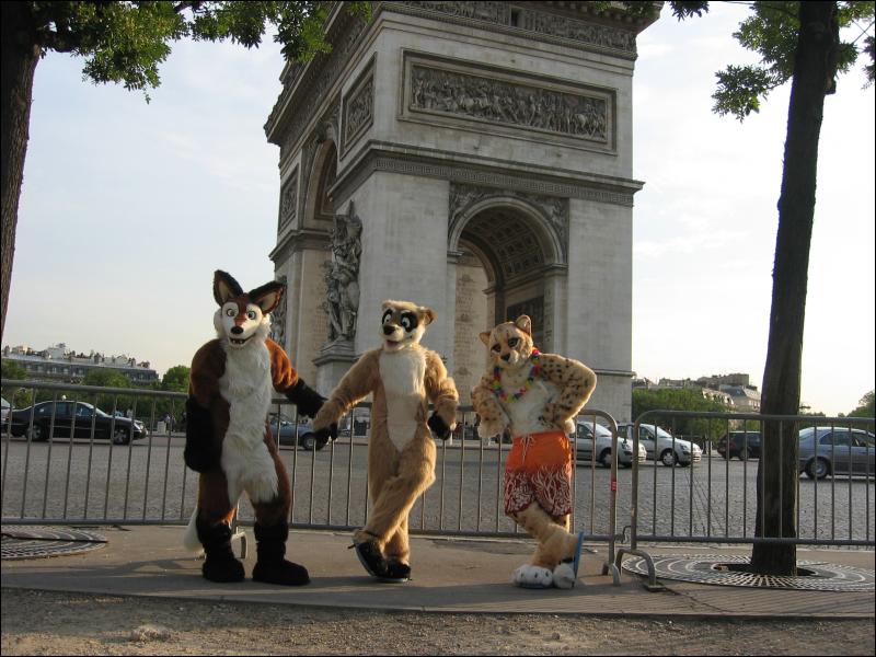 [TJWolf_20050727_ArcTriomphe_006.jpg]