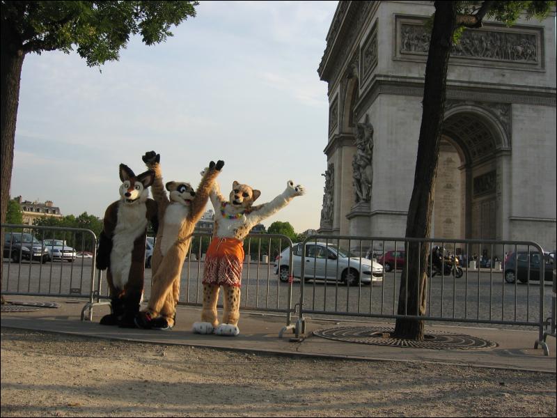 [TJWolf_20050727_ArcTriomphe_007.jpg]