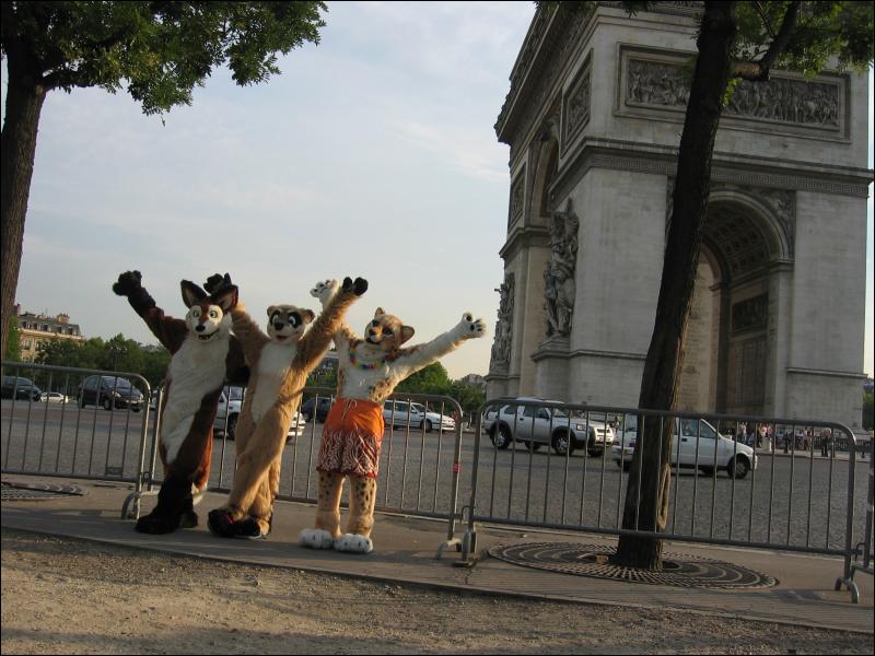 [TJWolf_20050727_ArcTriomphe_008.jpg]