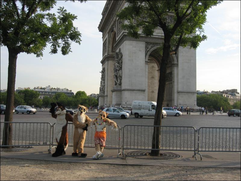 [TJWolf_20050727_ArcTriomphe_010.jpg]