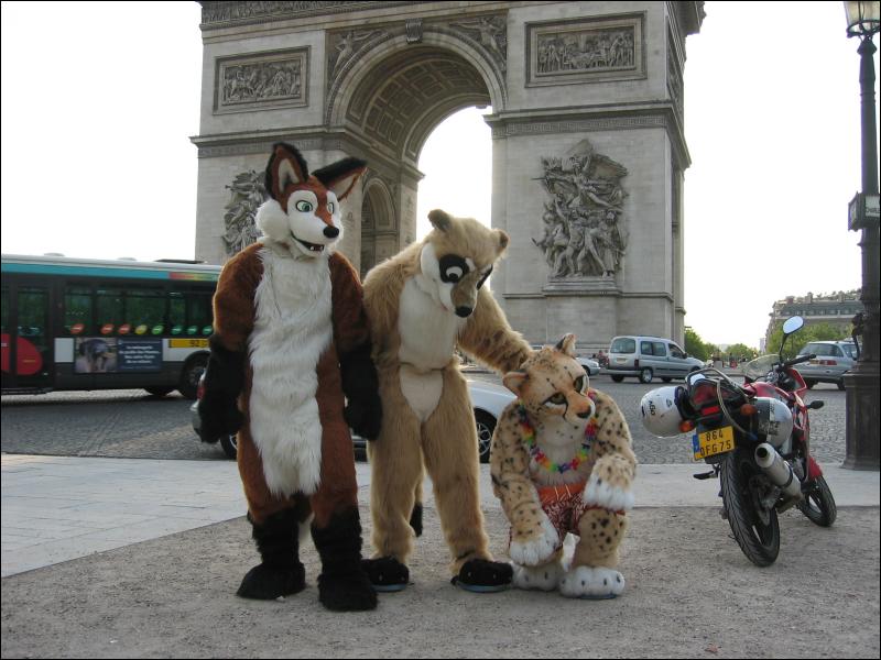 [TJWolf_20050727_ArcTriomphe_015.jpg]