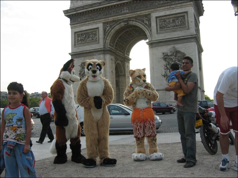 [TJWolf_20050727_ArcTriomphe_018.jpg]