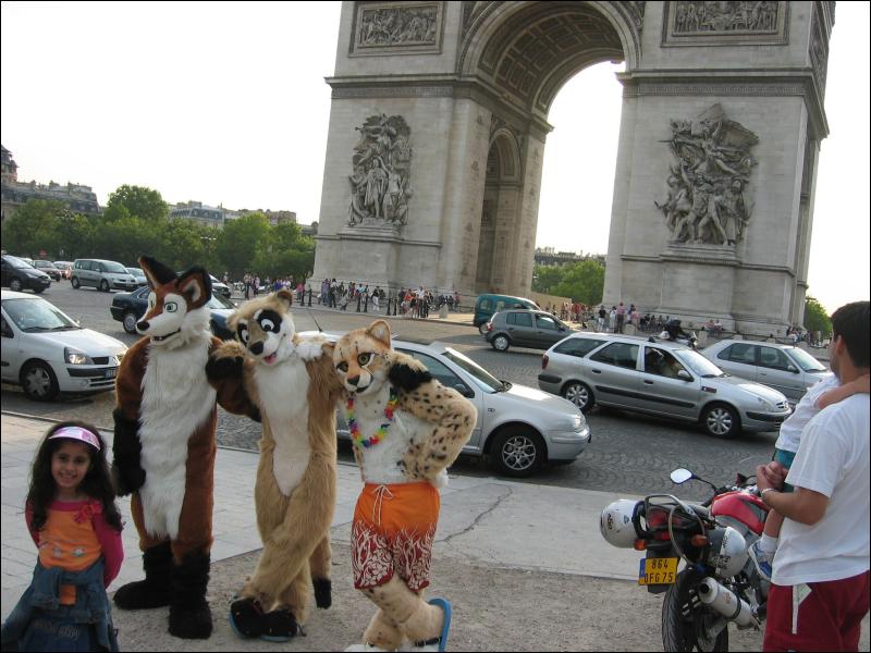 [TJWolf_20050727_ArcTriomphe_020.jpg]