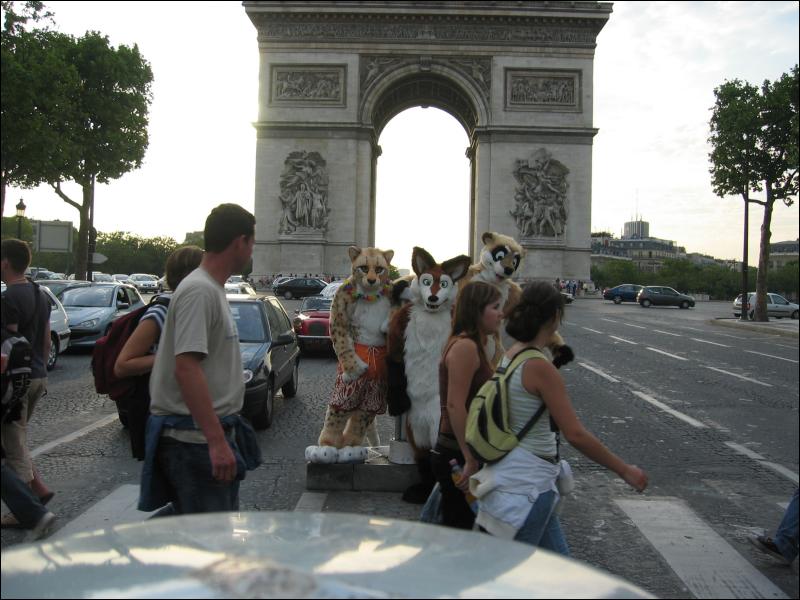 [TJWolf_20050727_ArcTriomphe_027.jpg]