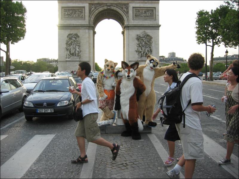 [TJWolf_20050727_ArcTriomphe_028.jpg]