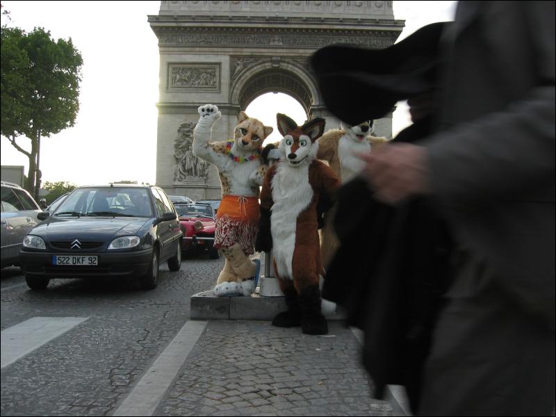 [TJWolf_20050727_ArcTriomphe_029.jpg]