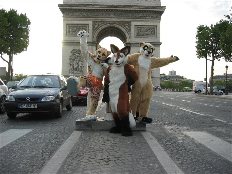 [TJWolf_20050727_ArcTriomphe_030.jpg]