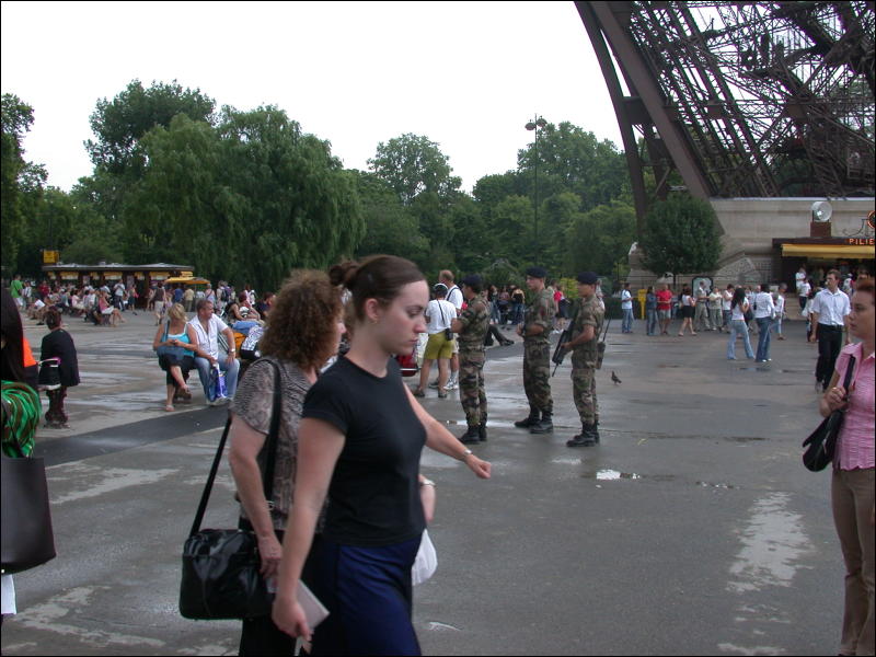 [Tim_20050729_Paris_035.jpg]