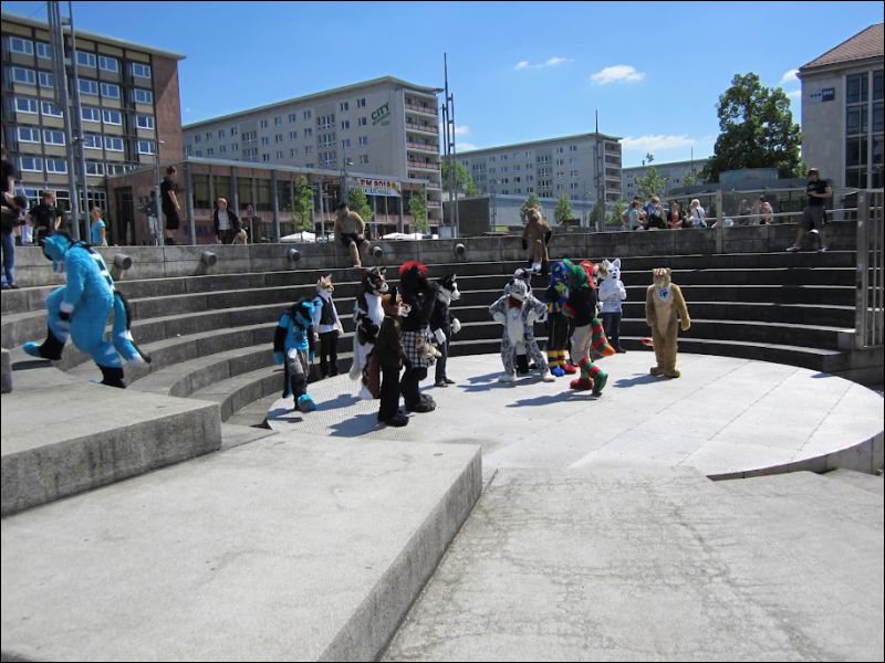 [Fursuitwalk_Asrail (13).JPG]