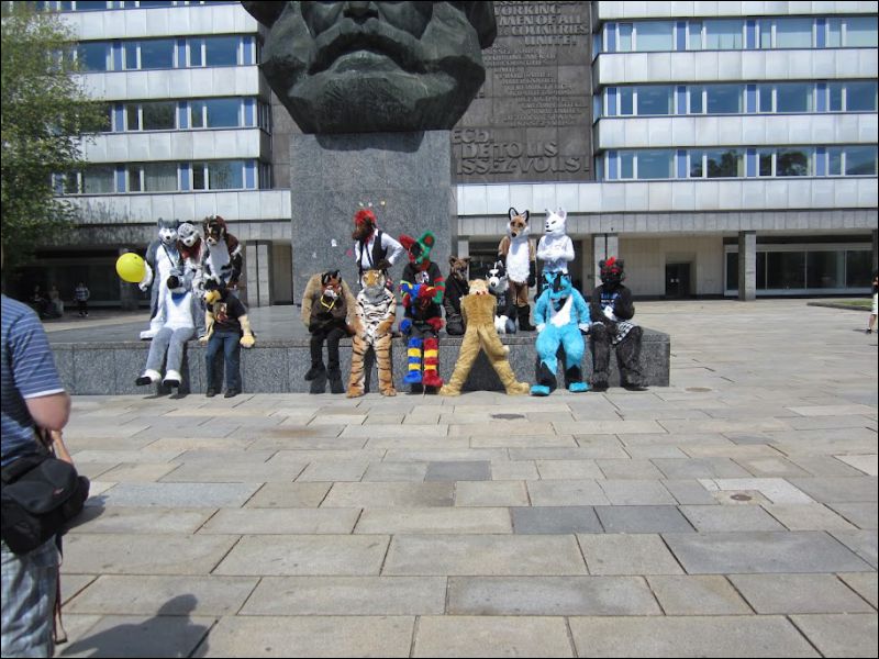 [Fursuitwalk_Asrail (29).JPG]