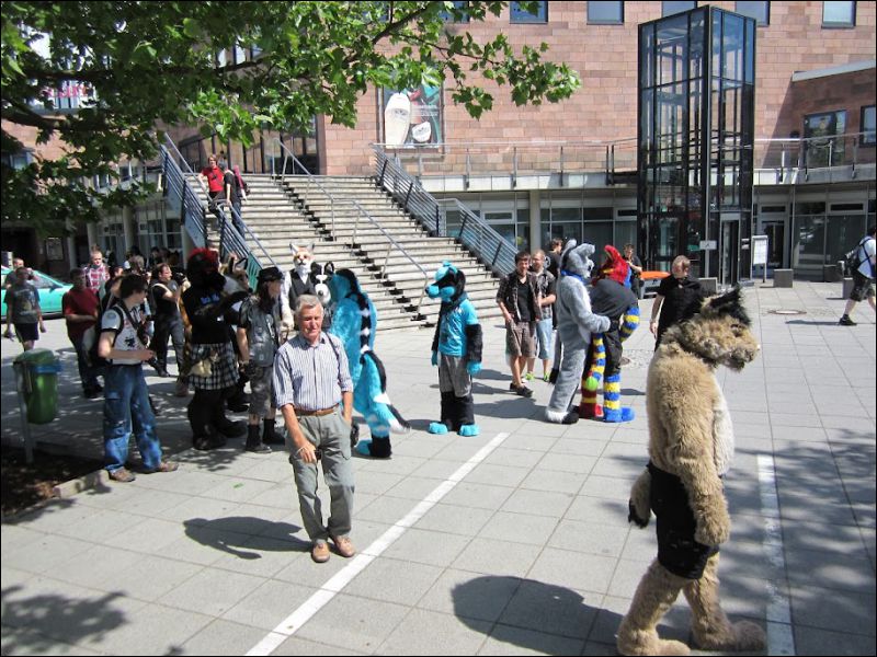 [Fursuitwalk_Asrail (42).JPG]