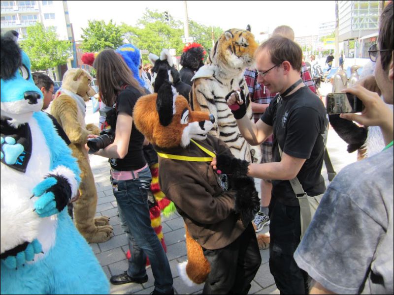 [Fursuitwalk_Asrail (55).JPG]