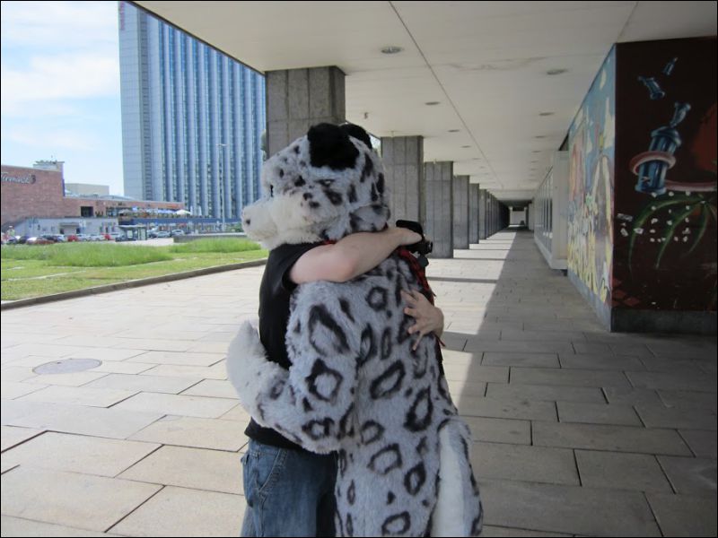 [Fursuitwalk_Asrail (82).JPG]