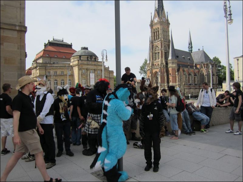 [Fursuitwalk_Asrail (90).JPG]