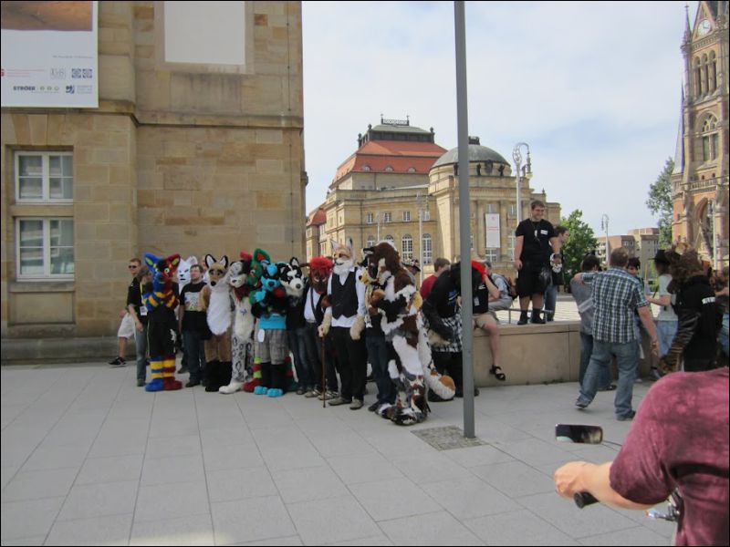 [Fursuitwalk_Asrail (91).JPG]