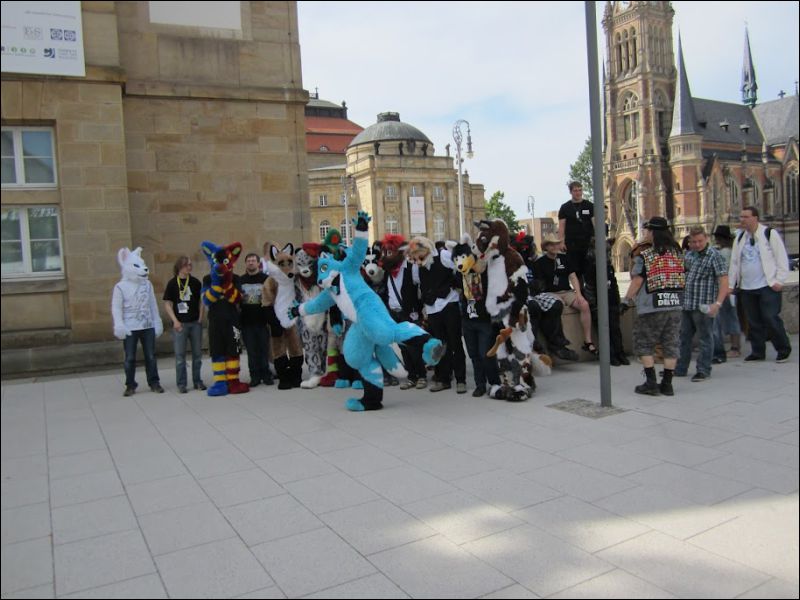 [Fursuitwalk_Asrail (92).JPG]