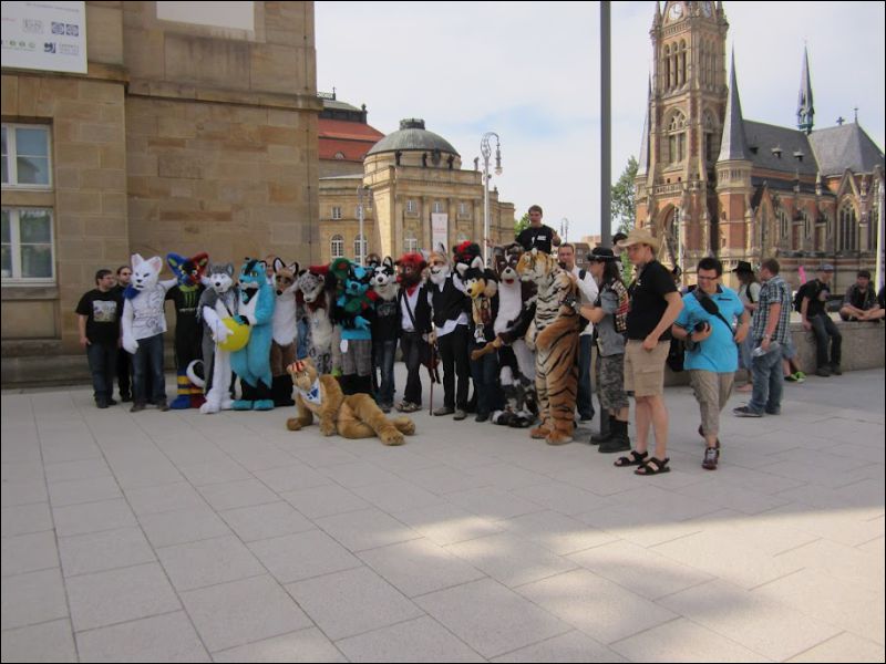 [Fursuitwalk_Asrail (94).JPG]