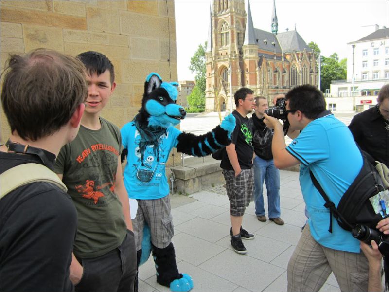 [Fursuitwalk_Asrail (98).JPG]