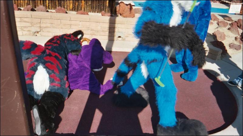 [Zarel-FursuitGolf2003-004.jpg]