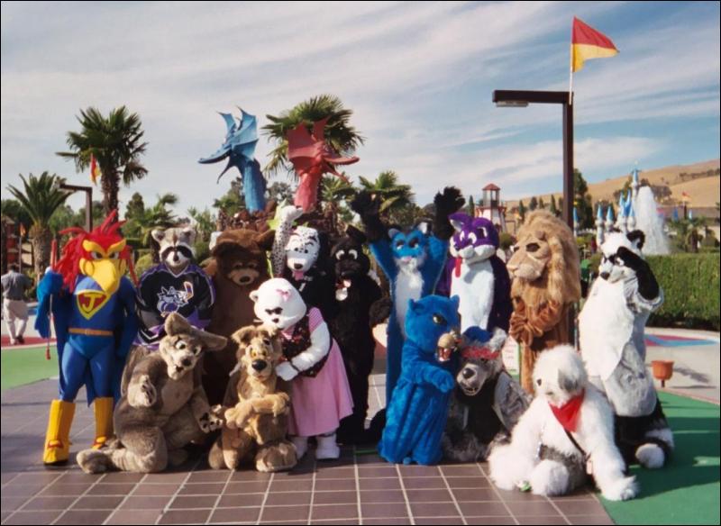 [Zarel-FursuitGolf2003-006.jpg]