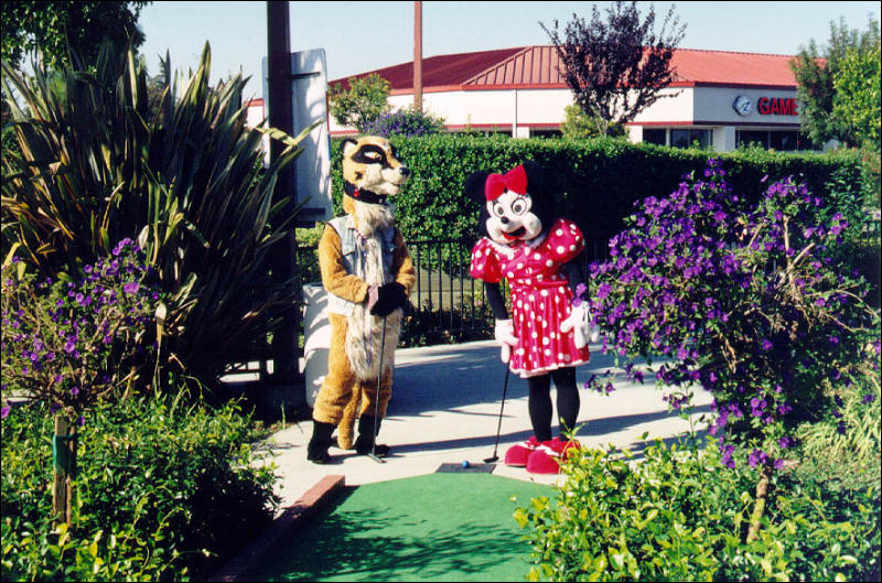 [sahjar_minnie_golf.jpg]