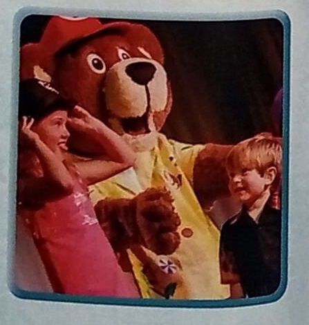 BRADLEY KIDS ON STAGE WITH BRAD